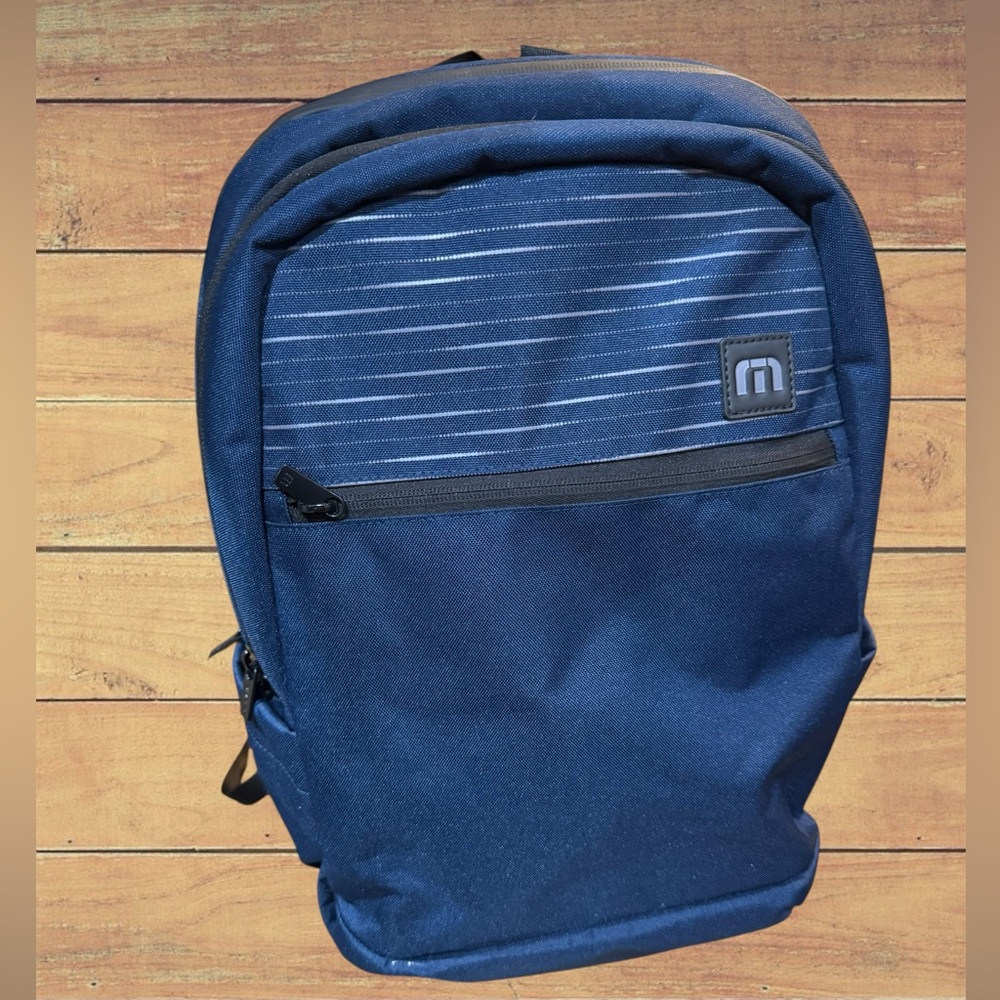 TravisMathew Approach Backpack In River Blue Navy, Like New - Picture 2 of 11